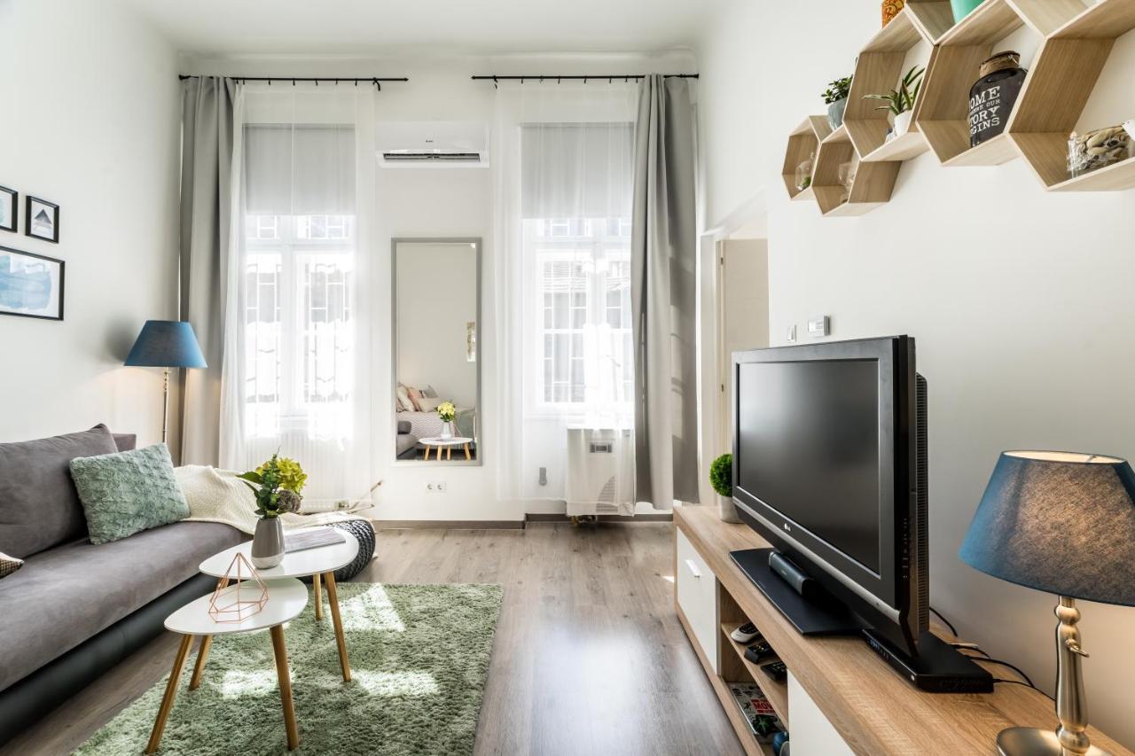 Sun-Splashed Retreat In The Heart Of A Vibrant Quarter Βουδαπέστη Εξωτερικό φωτογραφία