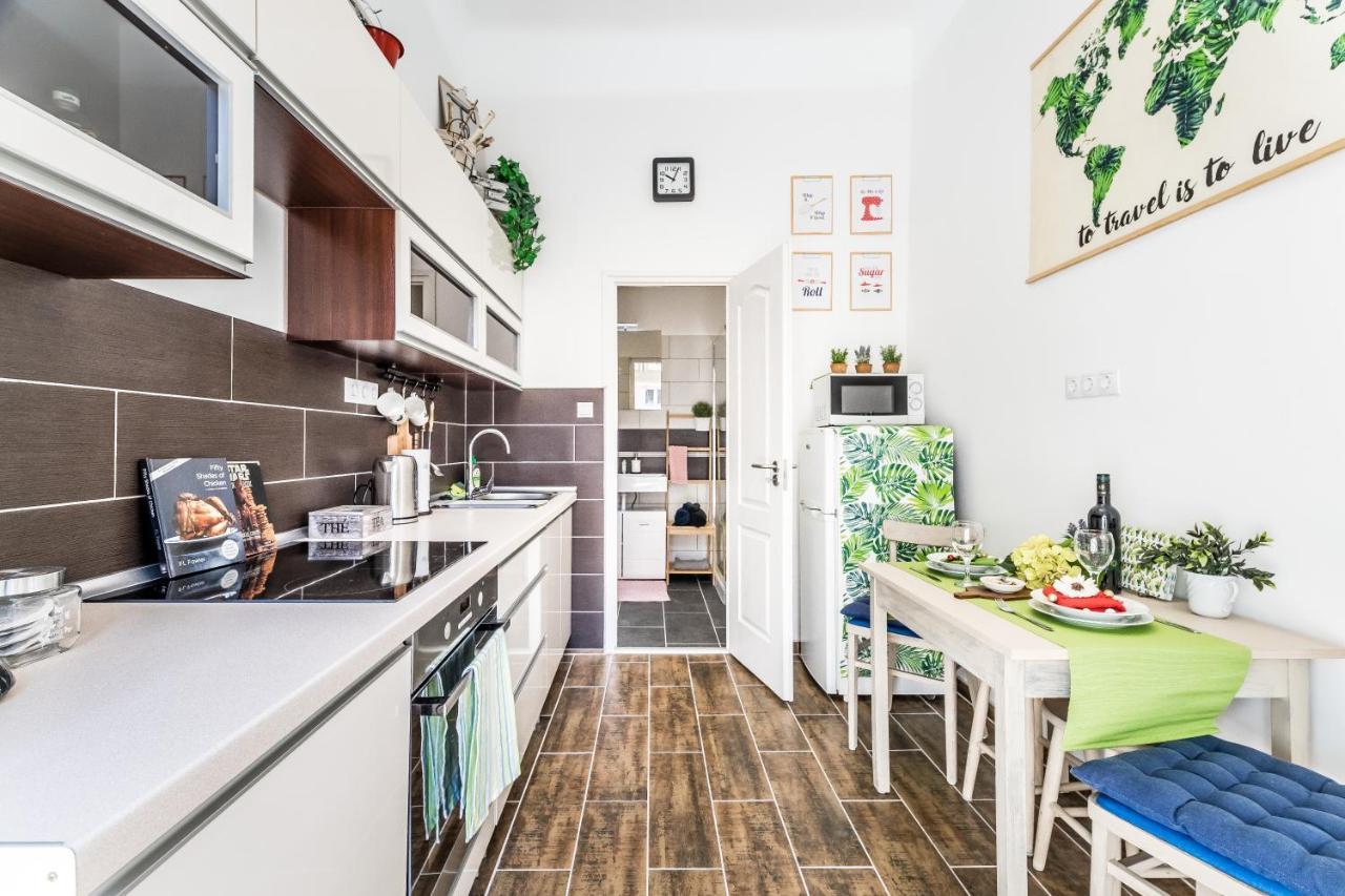 Sun-Splashed Retreat In The Heart Of A Vibrant Quarter Βουδαπέστη Εξωτερικό φωτογραφία