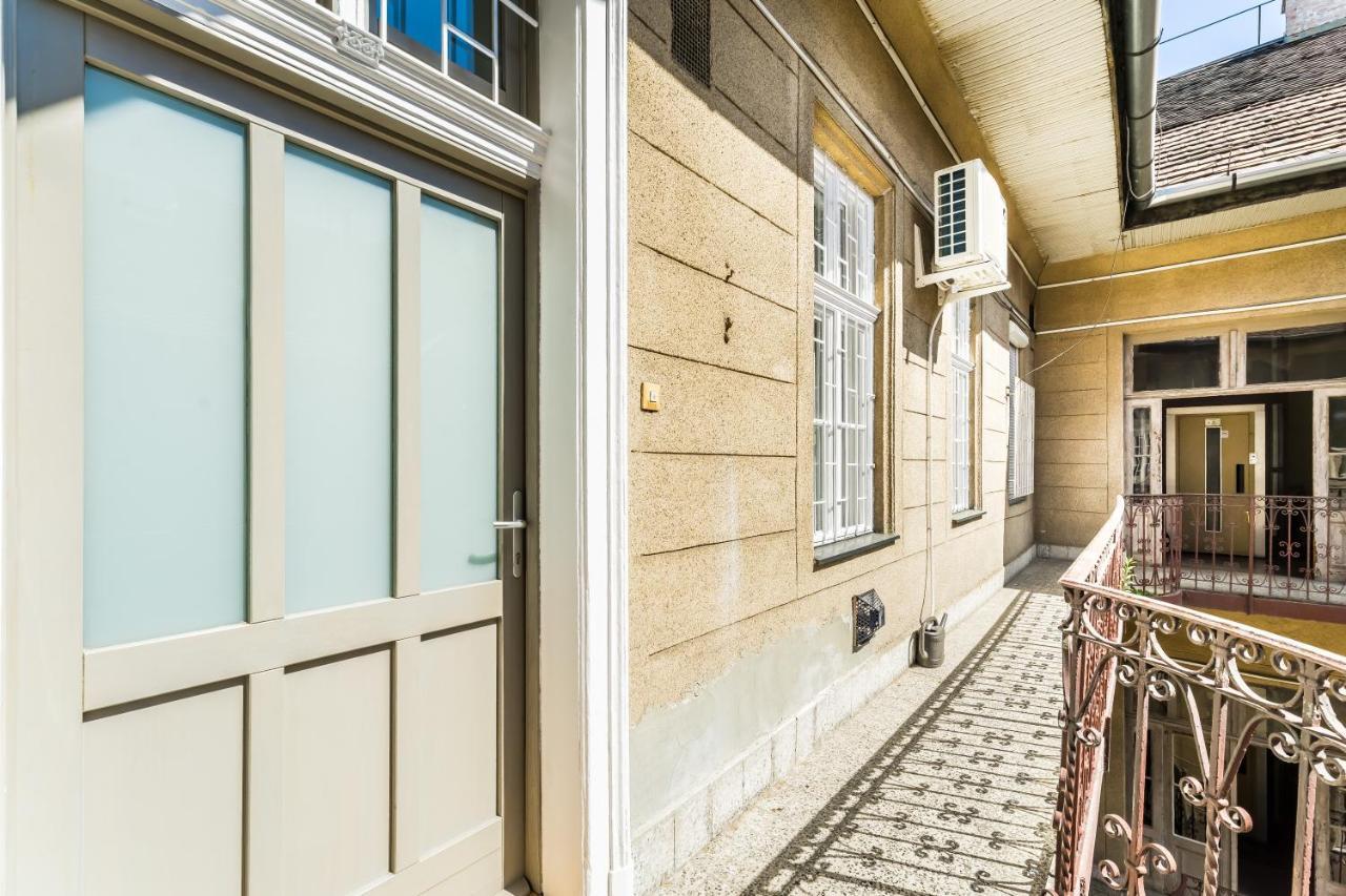 Sun-Splashed Retreat In The Heart Of A Vibrant Quarter Βουδαπέστη Εξωτερικό φωτογραφία