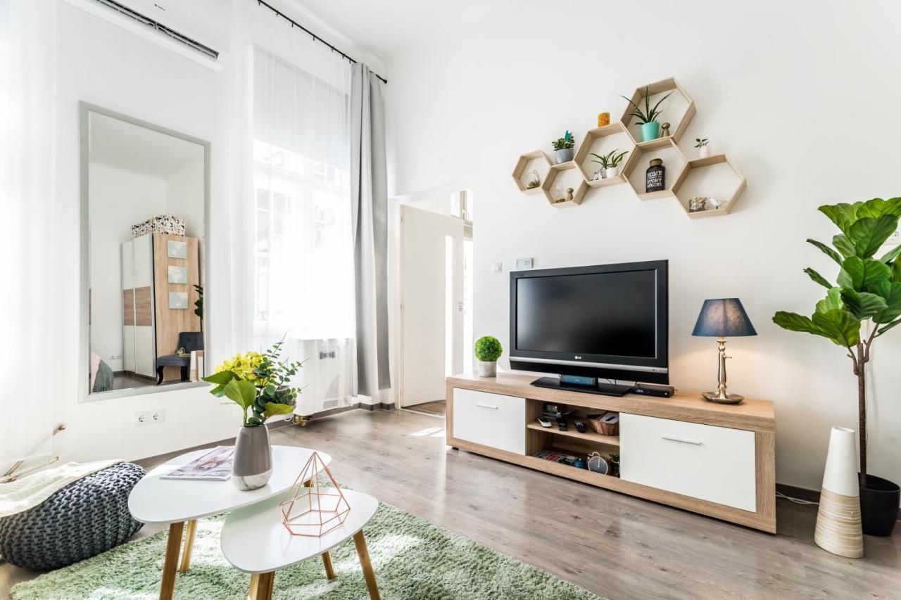 Sun-Splashed Retreat In The Heart Of A Vibrant Quarter Βουδαπέστη Εξωτερικό φωτογραφία